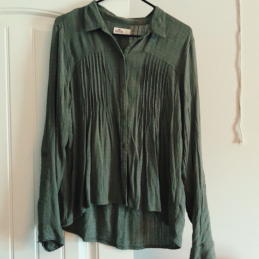Hollister army green button down.. worn once!!!